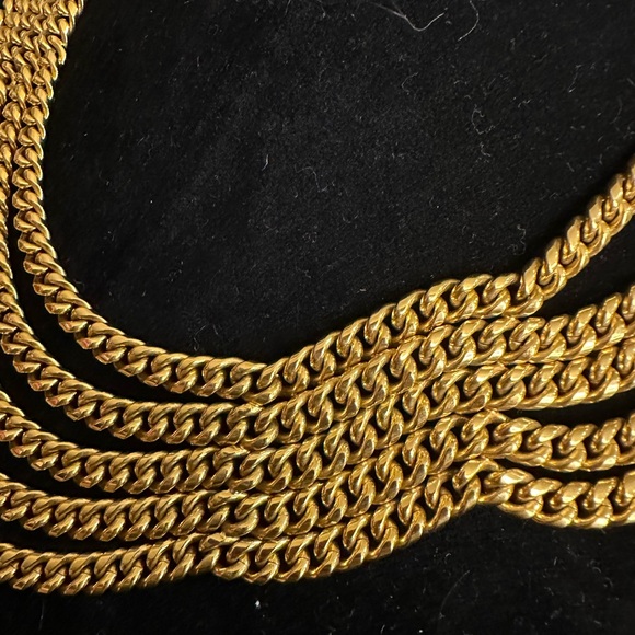RARE AND AUTHENTIC - Chanel Collar Necklace - 24K Gold Plated - Quilt Closure - Picture 4 of 5